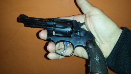 -Un amigo pone a la venta este pequeño revolver, ideal para portar.Está guiado en A (no guiable en F) 01