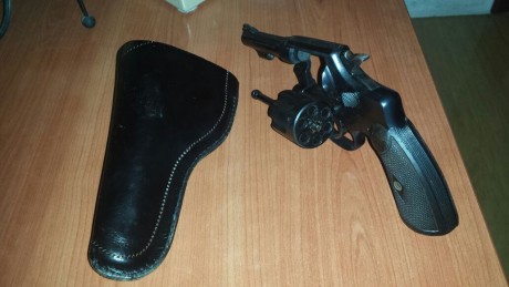 -Un amigo pone a la venta este pequeño revolver, ideal para portar.Está guiado en A (no guiable en F) 00