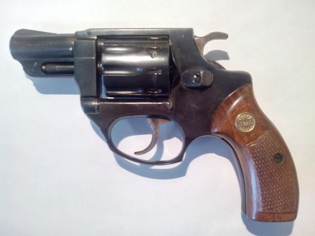 Vendo mi revolver Astra 250 cal.22 por 90€, el arma está en Madrid. 01