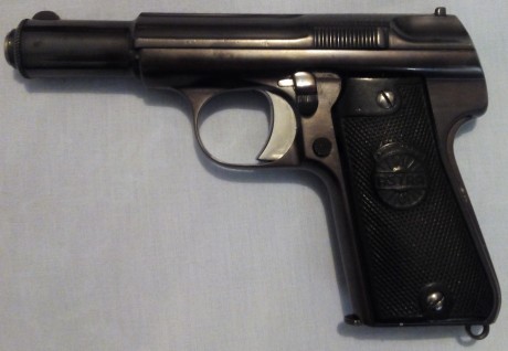 Vendo Astra 3000 del 9 corto guiada en F, el arma está repavonada y cuenta con dos cargadores, se encuentra 00