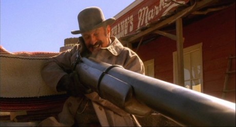 Compañeros,

En vista de las ganas de algunos (Elcafe, Wilcow, Vrakk, etc) por adivinar armas de películas 110