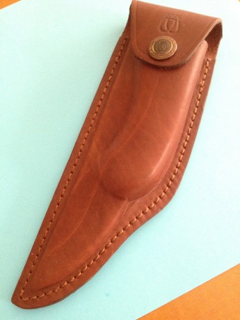 Cuchillo plegable LAGUIOLE. NUEVO y SIN USO.

-Fabricado en acero inoxidable 440 templado a 59 HRC, pulido 02