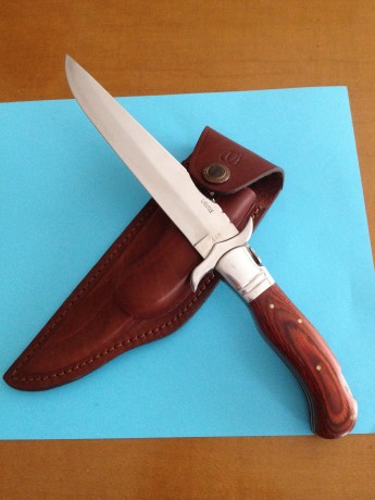 Cuchillo plegable LAGUIOLE. NUEVO y SIN USO.

-Fabricado en acero inoxidable 440 templado a 59 HRC, pulido 01