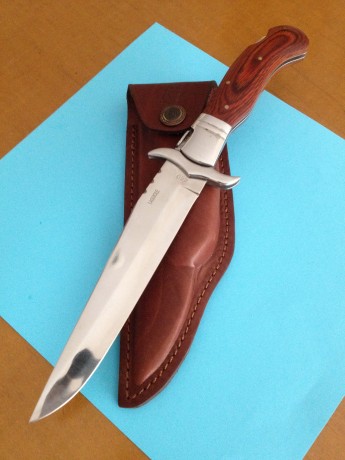 Cuchillo plegable LAGUIOLE. NUEVO y SIN USO.

-Fabricado en acero inoxidable 440 templado a 59 HRC, pulido 11