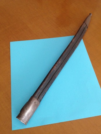 Vendo VAINA de la bayoneta MAUSER OVIEDO 1916:

En muy buen estado de orígen. Cuero entero, sin cortes, 01