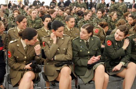 Hola quería saber si alguien me puede decir si el uniforme que visten estas soldados del ejercito Español 00