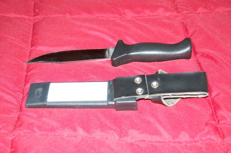 Hola, buenas. 
Quería ver si alguien sabía qué modelo de Aitor es este cuchillo.
Será de los 70-80.
Muchas 02