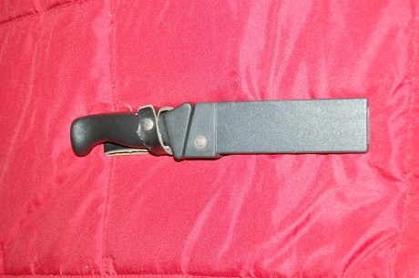 Hola, buenas. 
Quería ver si alguien sabía qué modelo de Aitor es este cuchillo.
Será de los 70-80.
Muchas 01