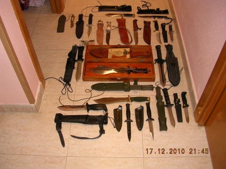 Hola, buenas. 
Quería ver si alguien sabía qué modelo de Aitor es este cuchillo.
Será de los 70-80.
Muchas 60