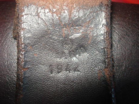 vendo dos fundas originales segunda guerra mundial,una con marcajes alemanes,para la pistola noruega konsgberg 02