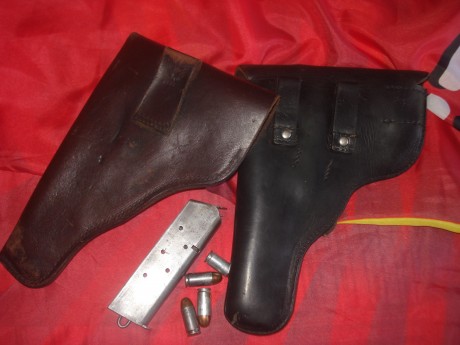 vendo dos fundas originales segunda guerra mundial,una con marcajes alemanes,para la pistola noruega konsgberg 01