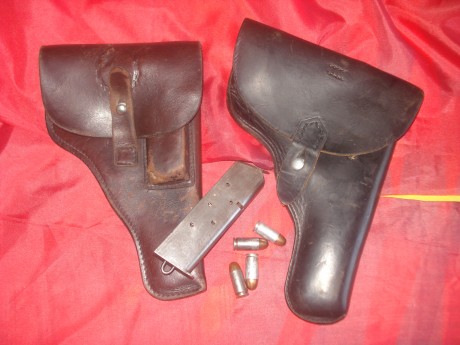 vendo dos fundas originales segunda guerra mundial,una con marcajes alemanes,para la pistola noruega konsgberg 00