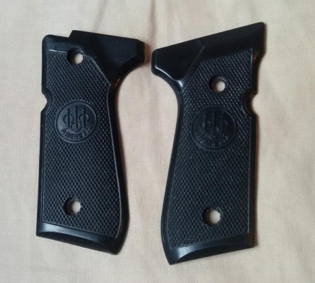 :tanque^:  :tanque^: Se venden varios accesorios para pistola beretta 92fs:
- 4 cargadores = 30 euros 00