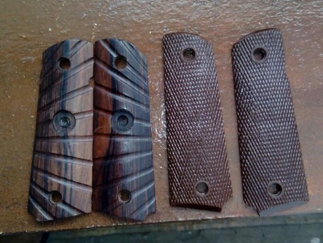 Se venden cuatro juegos de cachas. Estan en muy buen estado. 
- 2 juegos cachas para colt 1911 e imitaciones 01