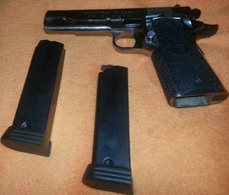 Saludos,

Un compañero me pide que le ponga al a venta su pistola.

Se trata de una Norconia, tipo 1911, 02