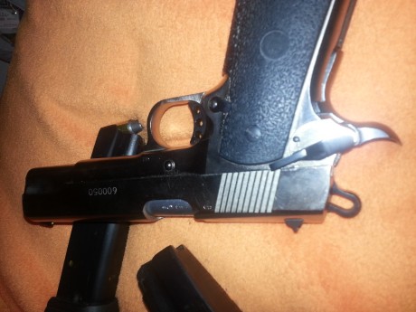 Saludos,

Un compañero me pide que le ponga al a venta su pistola.

Se trata de una Norconia, tipo 1911, 01