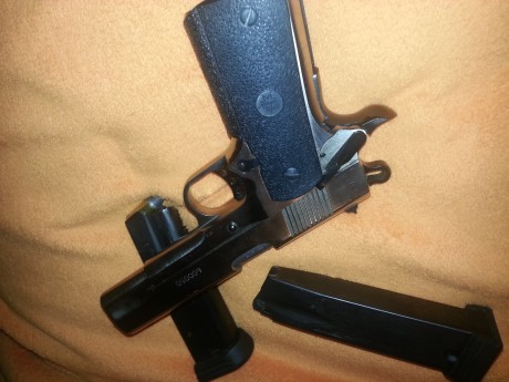 Saludos,

Un compañero me pide que le ponga al a venta su pistola.

Se trata de una Norconia, tipo 1911, 00