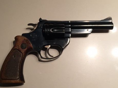 Vendo Revolver Astra del 38. 5 pulgadas. Muy buen estado y muy buena precision. Tiene el desgaste del 01