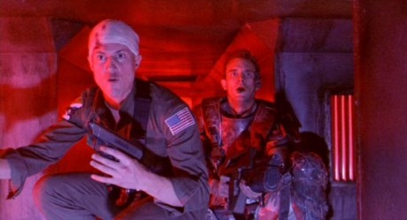 Compañeros,

En vista de las ganas de algunos (Elcafe, Wilcow, Vrakk, etc) por adivinar armas de películas 40