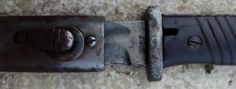 Vendo esta bayoneta hecha para el fusil kar 98. Su estado no es malo aunque posee bastante roña tanto 30