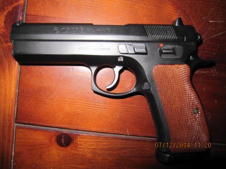 SE VENDE PISTOLA SEMIAUTOMATICA CALIBRE 45 ACP,PRACTICAMENTE SIN USO, CON DOS CARGADORES UNO DE ELLOS 01