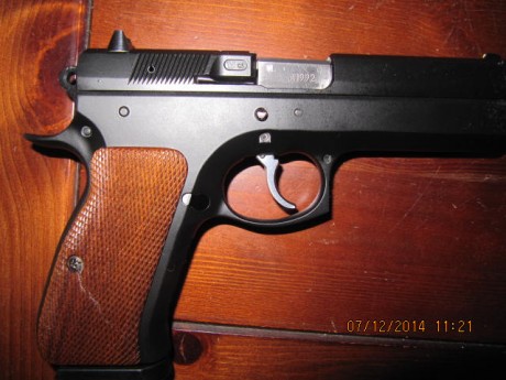 SE VENDE PISTOLA SEMIAUTOMATICA CALIBRE 45 ACP,PRACTICAMENTE SIN USO, CON DOS CARGADORES UNO DE ELLOS 00