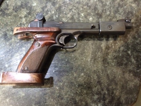 Se vende pistola Margolin, funcionando perfectamente, con 4 cargadores, cachas anatómicas,, maletín y 01