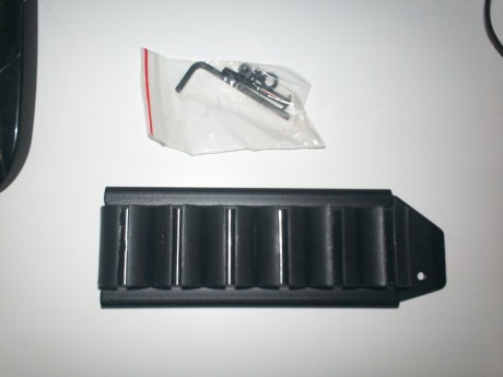 vendo portacartuchos tactico,con pasador y tornilleria para montarlo,no lo he llegado a montar.tropieza 01