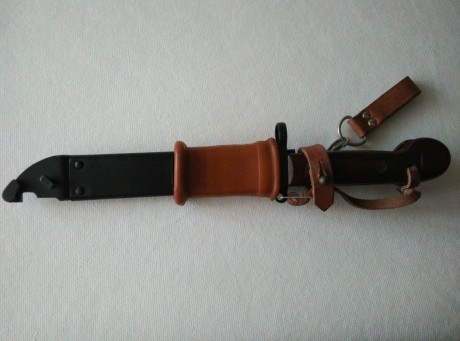 Hola, vendo bayoneta para fusil AKM fabricada en Hungria. Está nueva completamente e incluye la trabilla 01