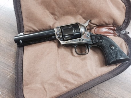 VHola vendo COLT SINGLE ACTION ARMY, calibre .357 magnun, capacidad 6, el arma está impecable y es original, 01