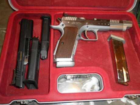 vendo tanfoglio gold match con maletin original dos cargadores .cañon de 6", tiene una gran precision. 02