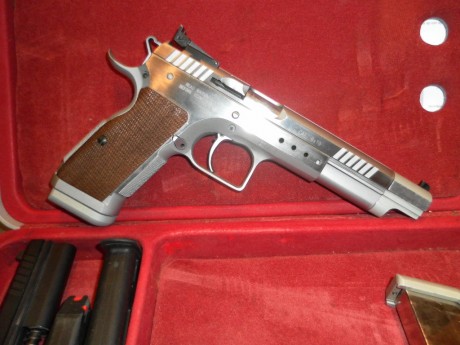 vendo tanfoglio gold match con maletin original dos cargadores .cañon de 6", tiene una gran precision. 00