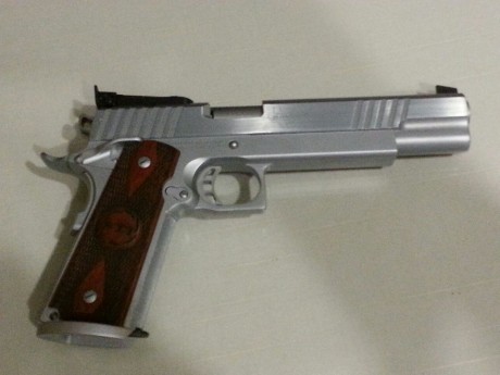 Mi amigo Paco Sánchez lo vende todo, sólo le queda por vender esta maravillosa STI target master de 6" 01