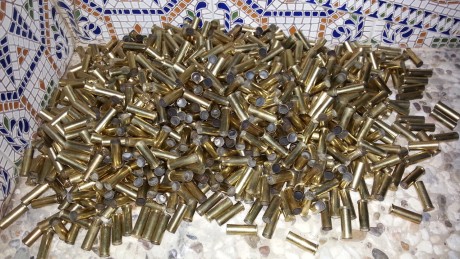 Hola.
Vendo 1000 vainas del 38 Spl con un solo disparo, también cambiaría por unas 500 del 45 Acp. , tambien 30