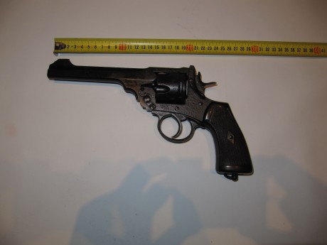 Se vende revolver WEBLEY Mark VI cal. 44 (año de la patente 1918)

El estado en el que se encuentra es 02