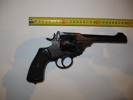 Se vende revolver WEBLEY Mark VI cal. 44 (año de la patente 1918)

El estado en el que se encuentra es 01