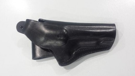Muy buenas, pongo a la venta estas fundas de revolver, son para los cutro pulgadas....
la negra es nueva 01
