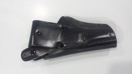 Muy buenas, pongo a la venta estas fundas de revolver, son para los cutro pulgadas....
la negra es nueva 10