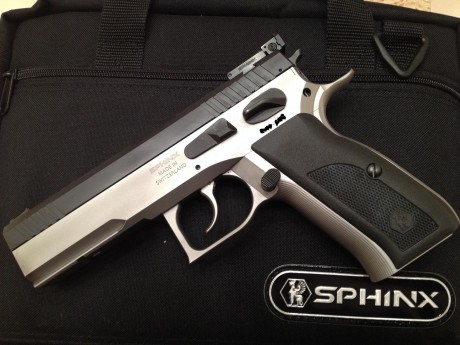 Hola compañeros
hace poco adquiri a un colega del foro una pistola de la marca suiza Sphinx AT2000 teniendo 40
