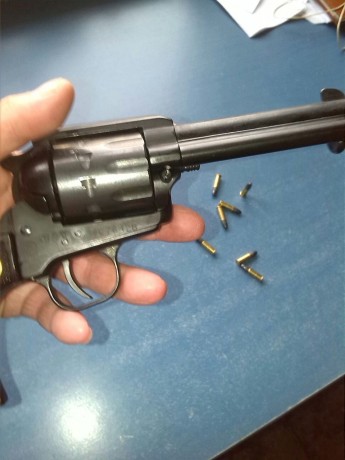 VENDO REVOLVER CHIAPPA   22    ESCUCHO OFERTAS    PARA GUIAR EN  F  LO COMPRE HACE 8 MESES Y A HORA CUNADO 00