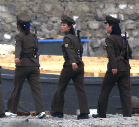 https://www.armas.es/foro/medios-aereos-y-navales/enfrentamiento-naval-korea-del-sur-vs-korea-del-norte-t890917.html

Debido 110