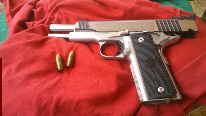 pues lo dicho vendo mi pistola paraordenance edicion limited en 9 mm del 2012 con pocos tiros,con miras 12