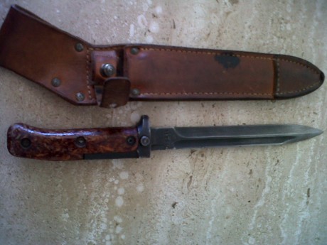 nieto desolador-acero esp-30 euros
kabar replica acero afilado.10 euros  VENDIDO
bayoneta rusa.       00