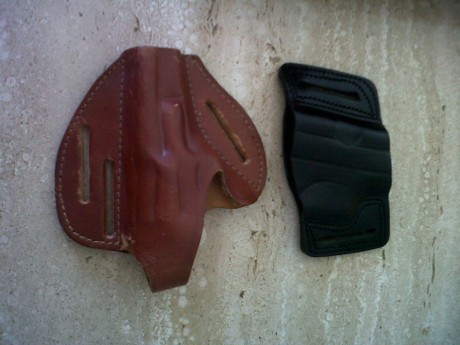 cachas de pistola 1911 plastico o baquelita no distingo.  20  eur
funda reolver 3 " funda rapida 01
