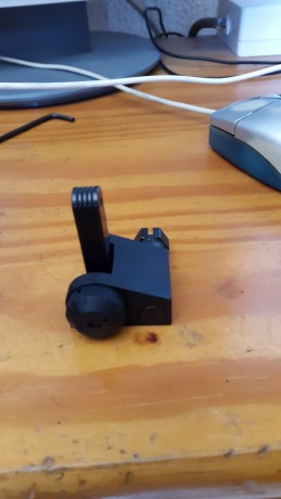 Se vende éste rear sight , alza trasera abatible para ar-15 de metal marca CAR-15/M4 FLIP-UP TACTICAL 01