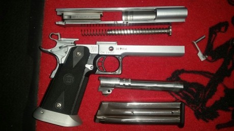 Hola compañeros, un amigo me ha pedido que ponga a la venta esta preciosidad, por que no la usa y la tiene 61