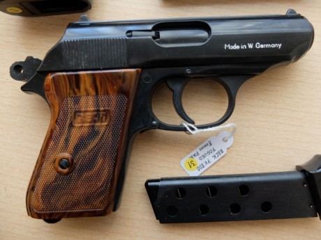 Pues en realidad me quedé sorprendido cuando vi ésta última.
Una pistola bien construida, con partes de 02