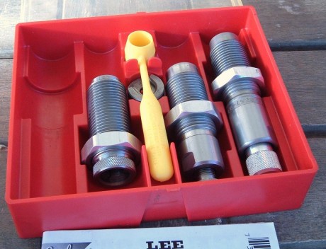 Hola por haber vendido el Mauser a un compañero del foro, vendo los Dies del 8mm Mauser marca LEE, solo 01