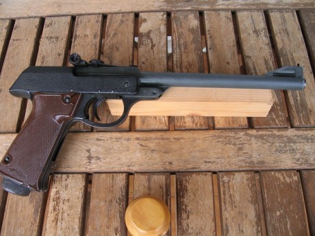 Buenos días.
Sigo con la relación: 
Pistola Walther LP 53 150 €
Después de una limpieza a fondo del barniz 02