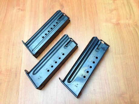 Pongo a la venta  tres cargadores 100% originales , no copias compatibles, de la mítica pistola  Desert 01
